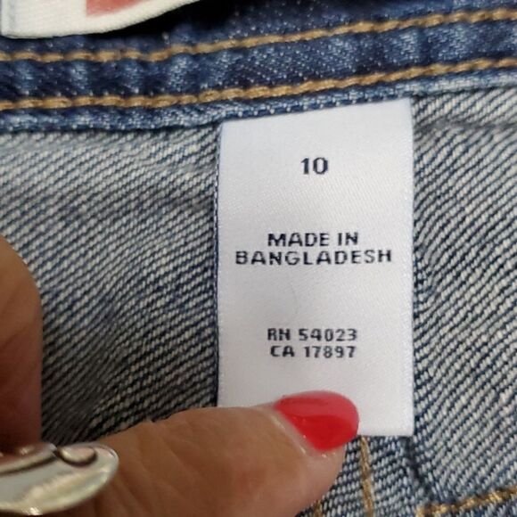 Gap denim mini skirt, size 10. 5 pockets. Wear any place skirt. Mini fun - Picture 7 of 8